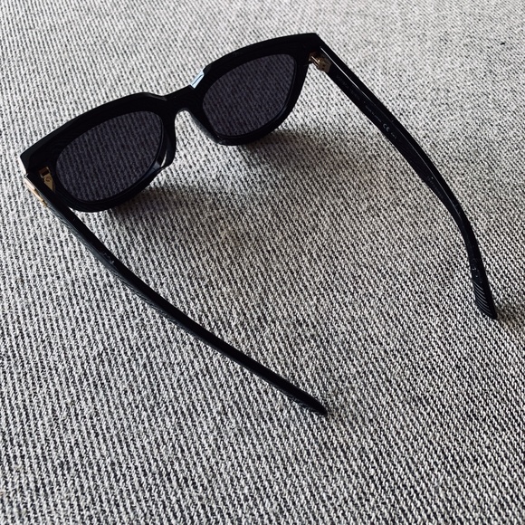 - NEW Bottega Veneta Bold Robbin Round Sunglasses AX4